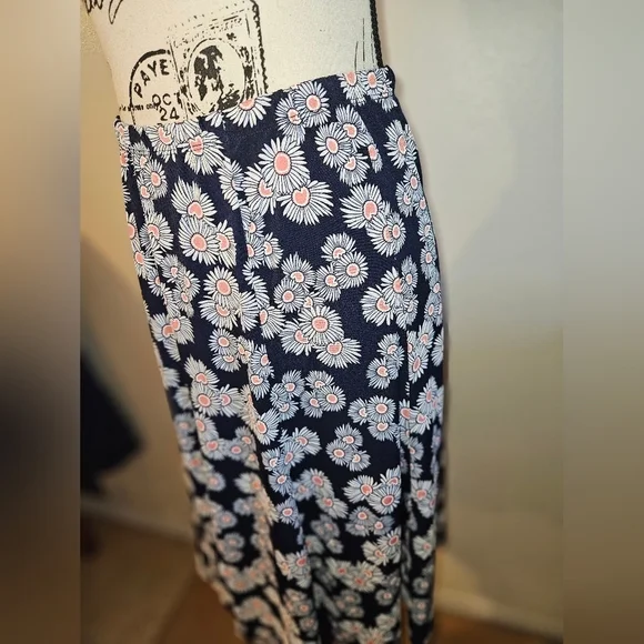 Womans Blue Floral Print Knee Length Skirt Size 8 - Picture 2 of 10
